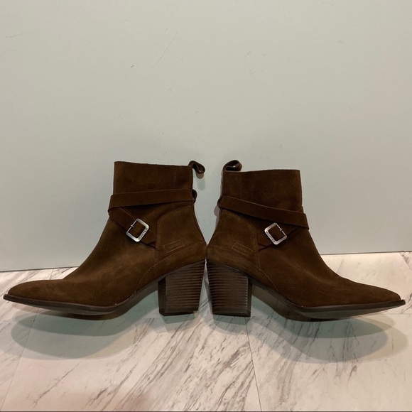 Hunter | Shoes | Hunter Brown Buckle Heeled Bootie 5 | Poshmark Hunter Brown Buckle Heeled Bootie 10.5